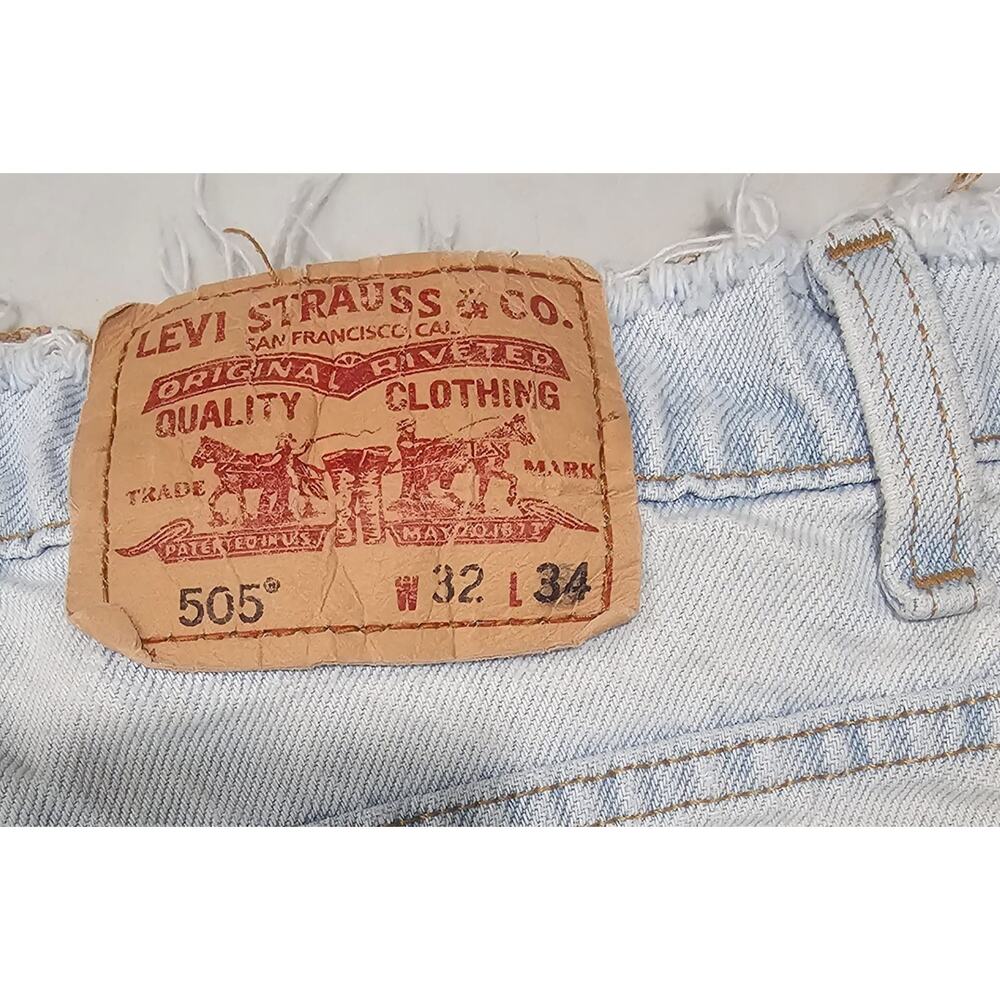 Levi’s 505 Women’s Distressed Denim Shorts W32 Light Wash Cut Off Frayed Raw Hem